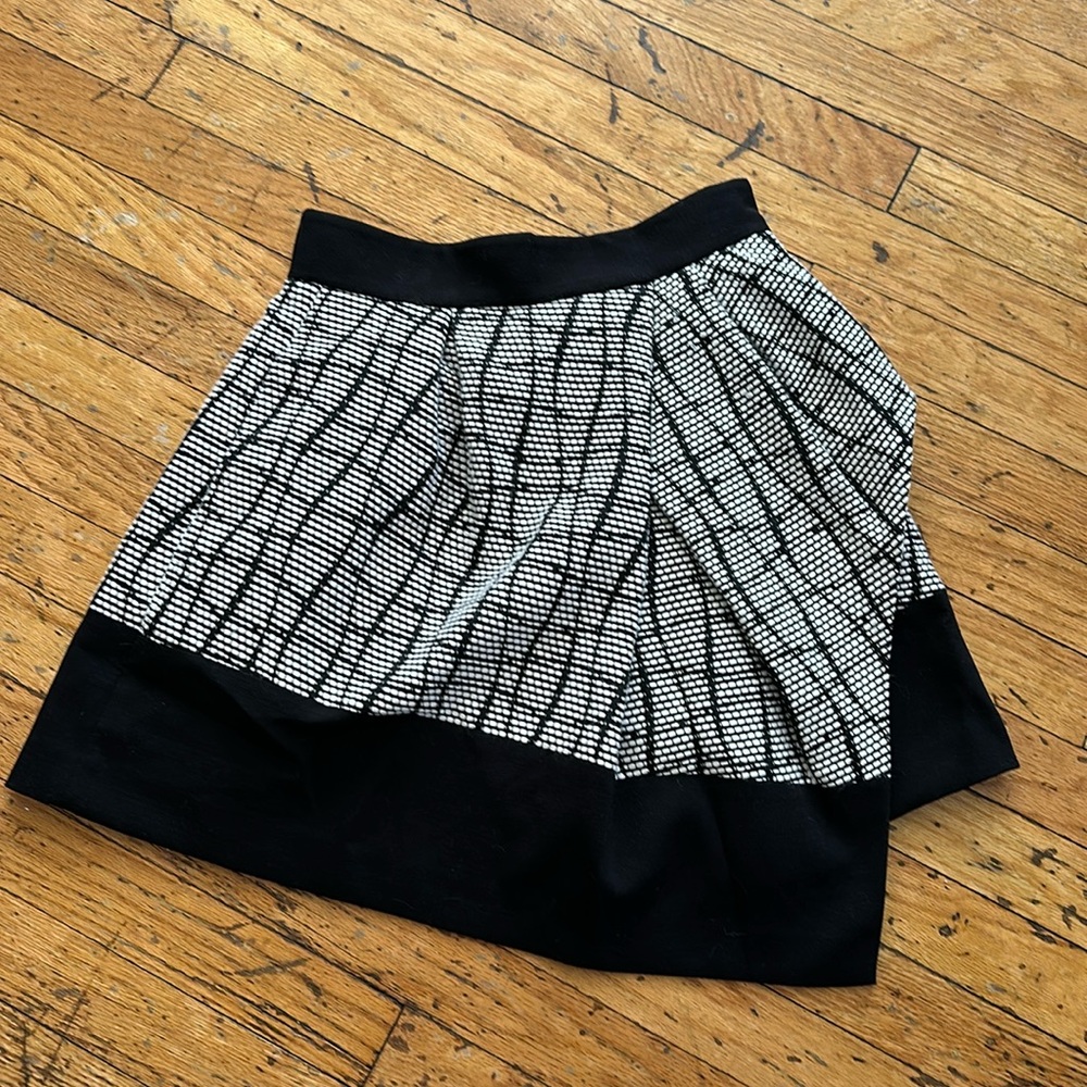 Ann Taylor Skirt, Size 2, Black and White Jaquard, from 2015